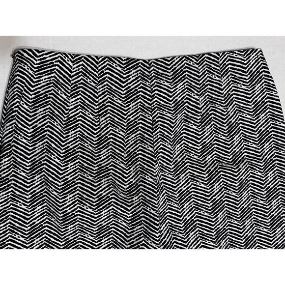Chico's Women's So Slimming Side Zip Black And White Size 0 Crop Super Comfy - Picture 9 of 14